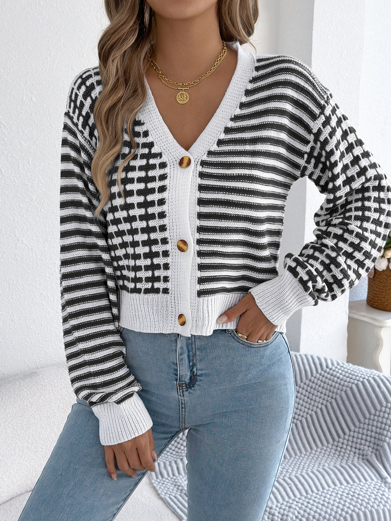 V-NECK PATTERNED CARDIGAN - MONARCA London